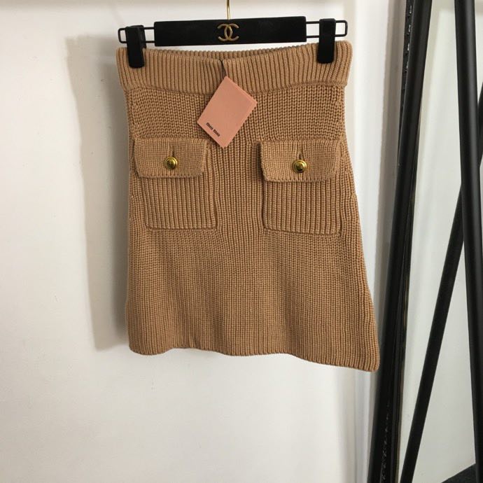 Short woolen skirt фото 3