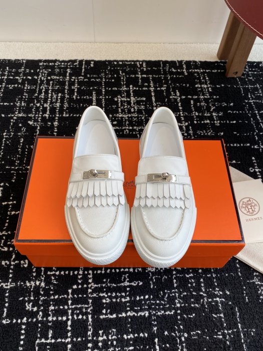 Лоферы кожаные женские