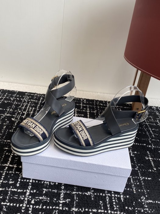 Босоножки фото 3