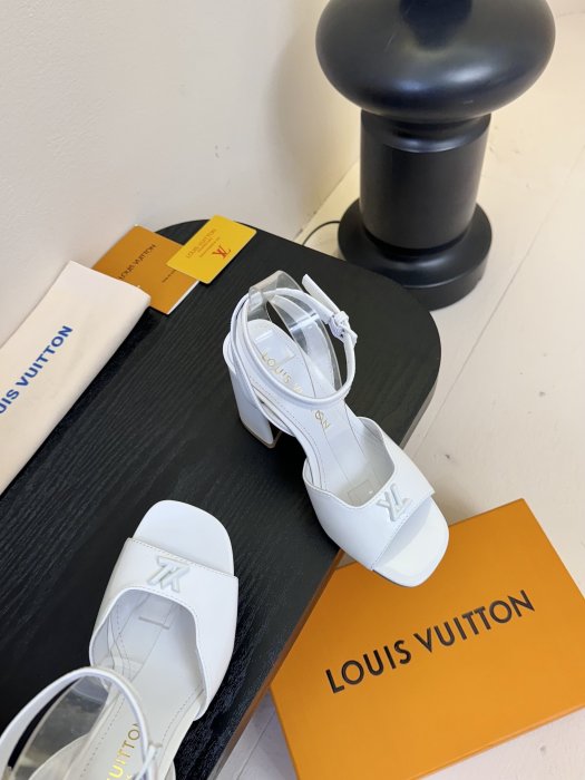 Босоножки фото 4