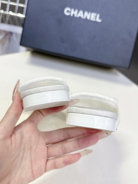 Шлепанцы женские фото 9