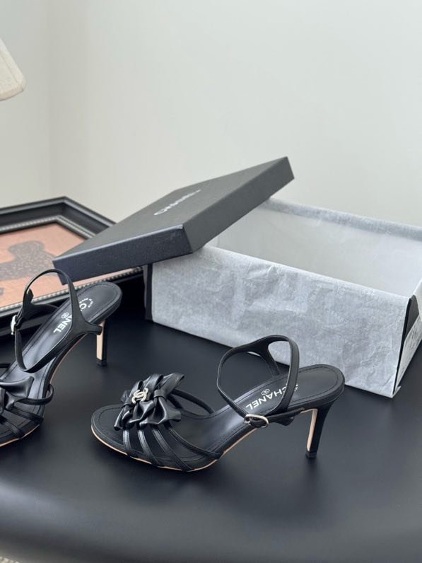 Босоножки фото 5