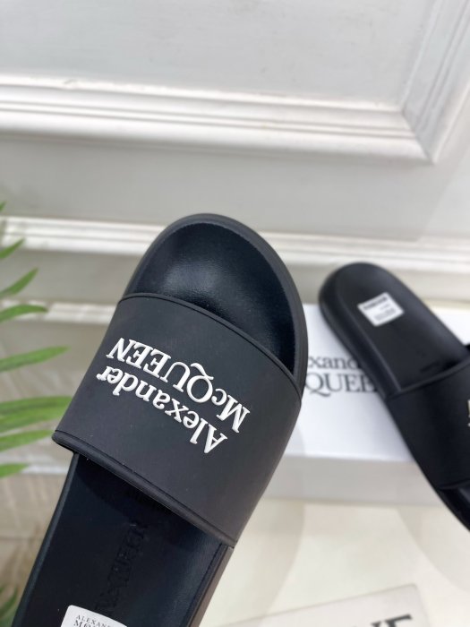 Шльопанці жіночі фото 6