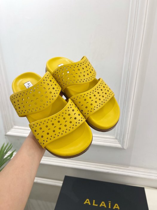 Шлепанцы женские фото 5