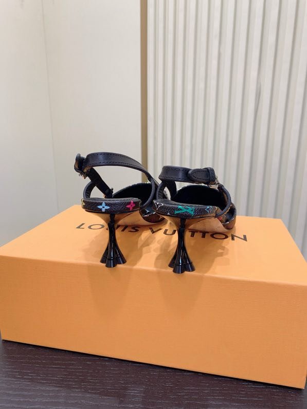 Босоножки фото 5