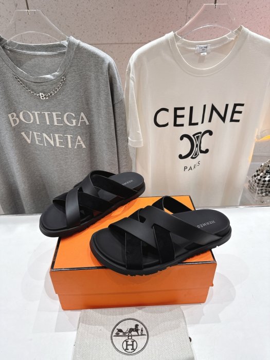 Шлепанцы женские фото 3