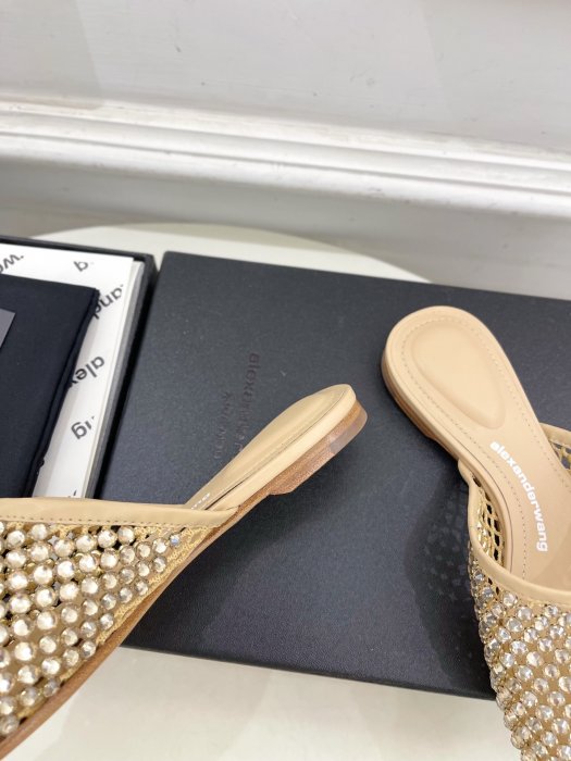 Шлепанцы женские фото 7