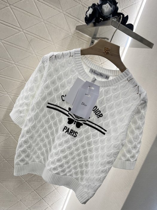 T-shirt women's фото 6