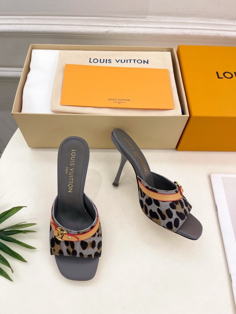 Босоножки фото 5