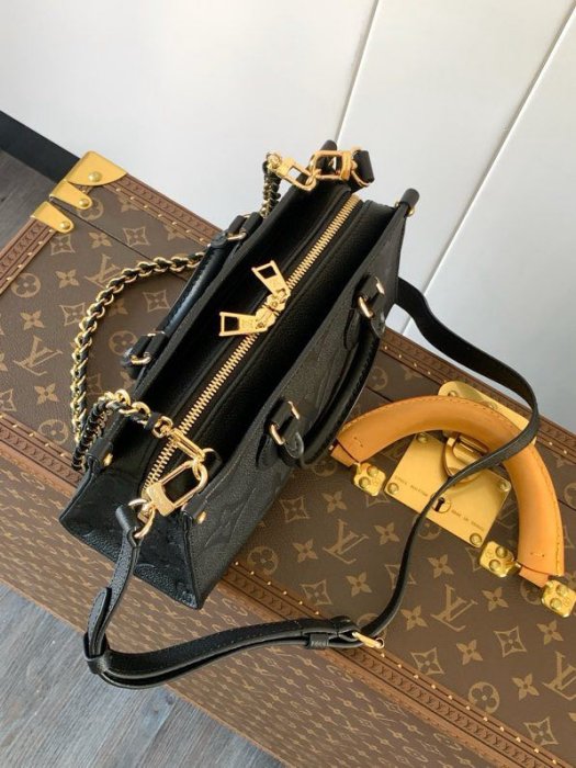 Сумка кожаная OnTheGo East West 25 см фото 8