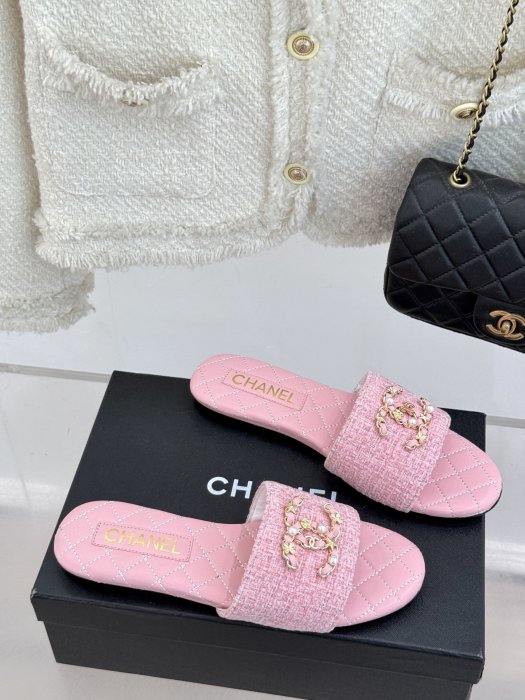 Шлепанцы женские фото 3