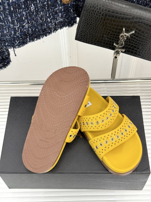 Шльопанці жіночі фото 9