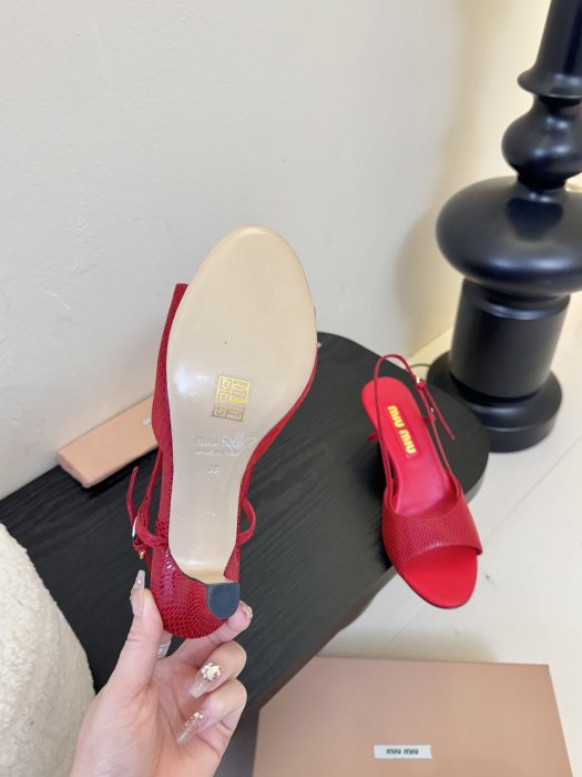 Босоножки фото 6