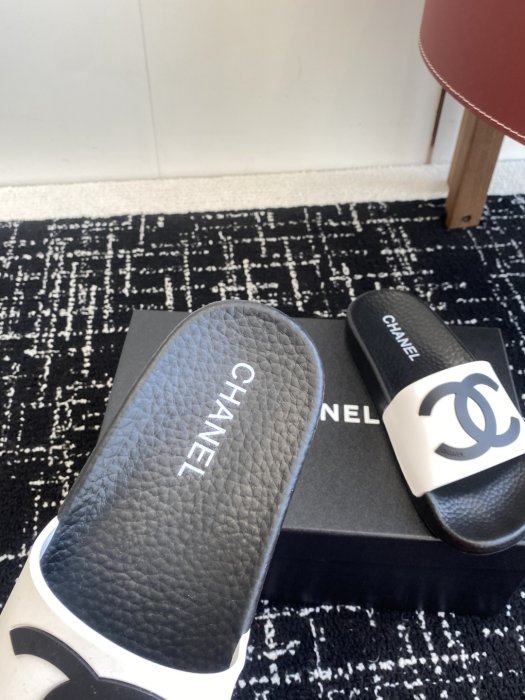 Шлепанцы женские фото 8