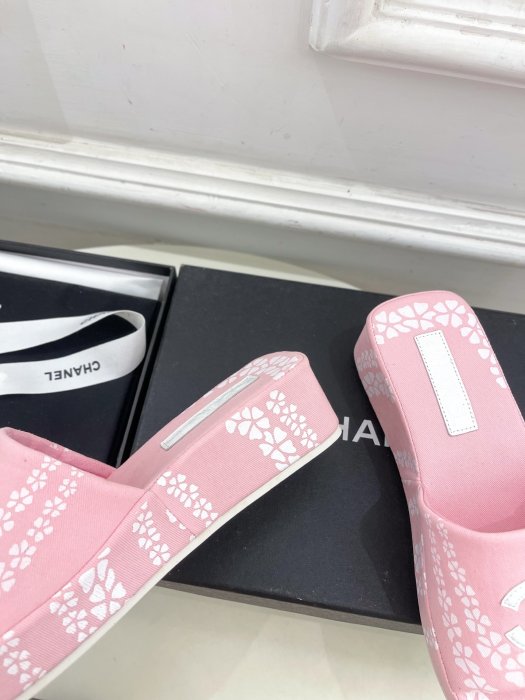 Шльопанці жіночі фото 7