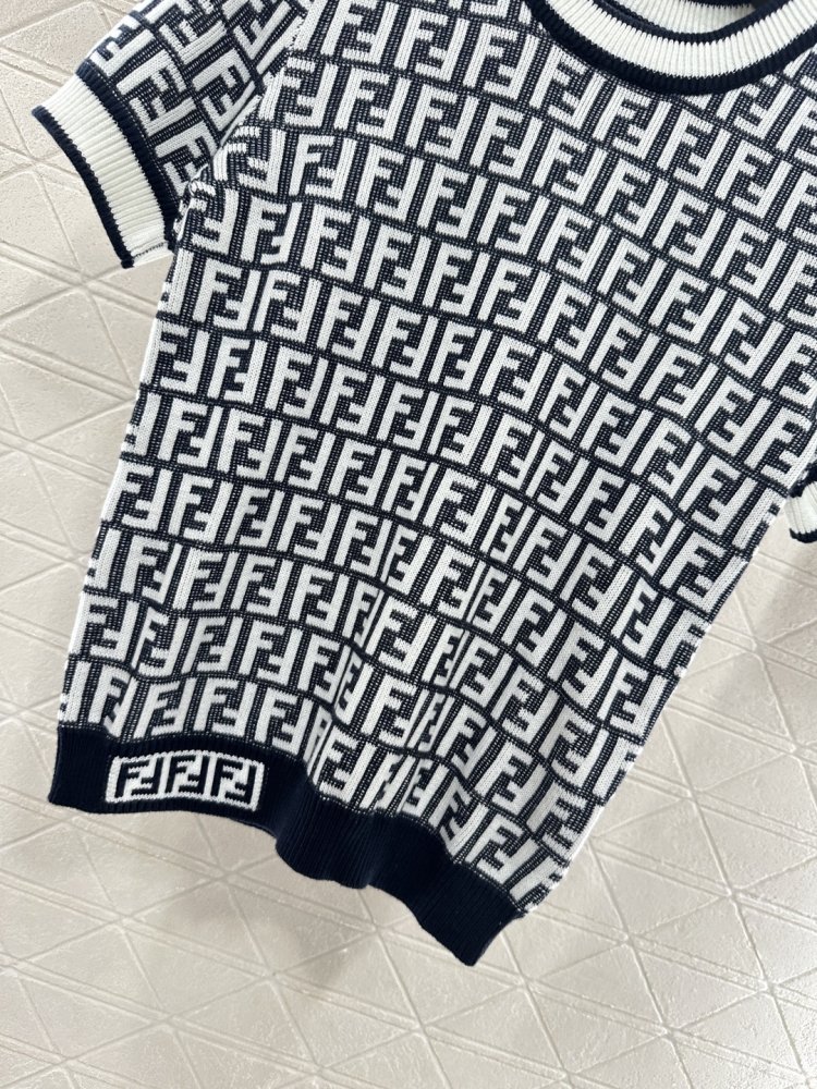 T-shirt women's фото 5