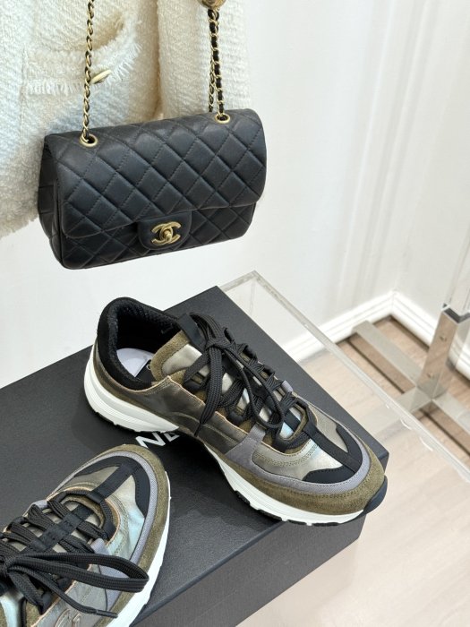 Кроссовки женские фото 5