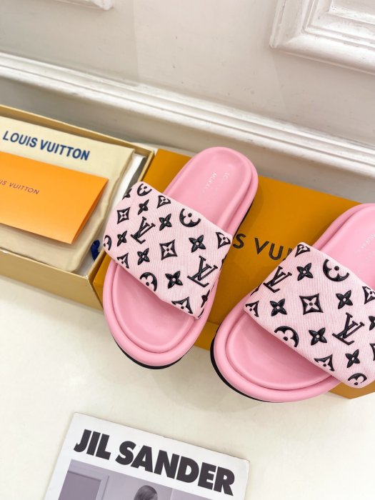 Шлепанцы женские фото 6