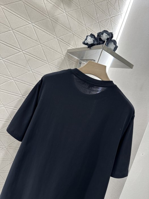 T-shirt women's фото 4