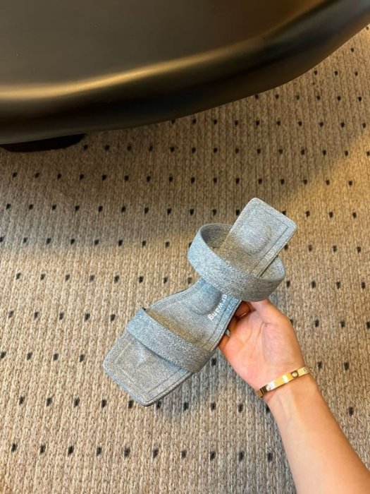 Босоножки фото 9