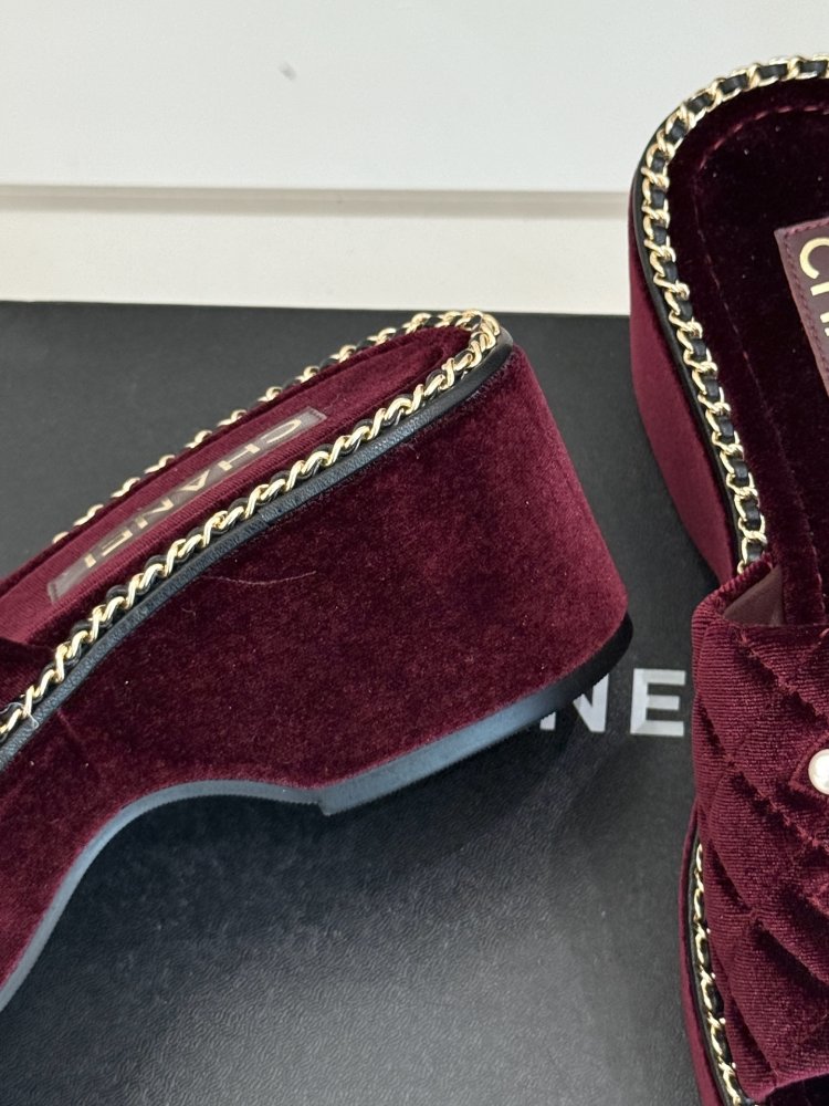 Шлепанцы женские фото 6