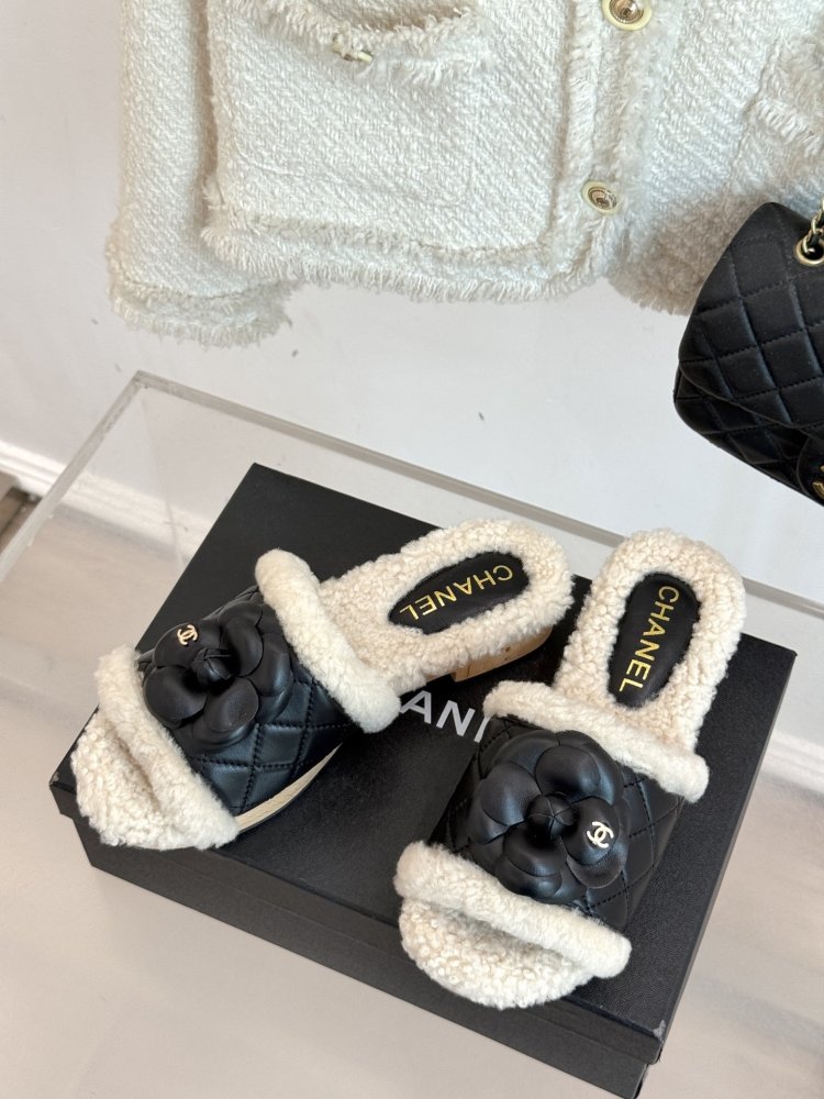 Шлепанцы женские фото 2