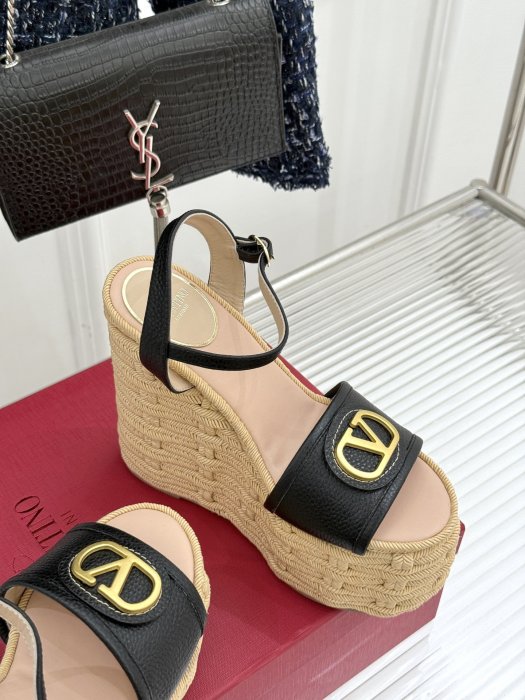 Босоножки фото 5