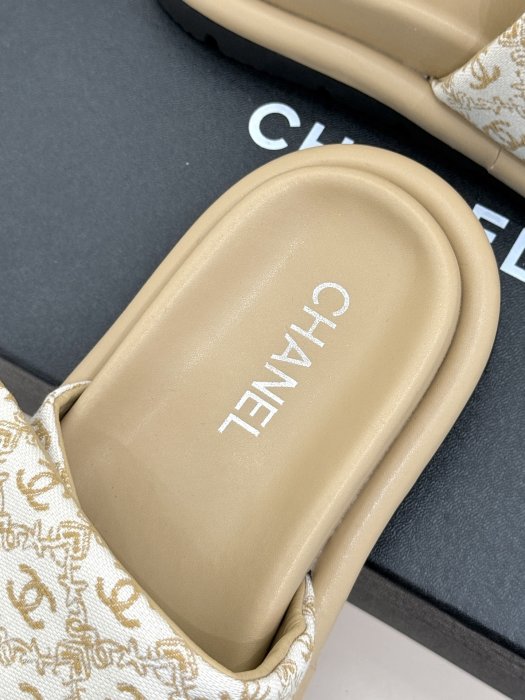 Шлепанцы фото 8