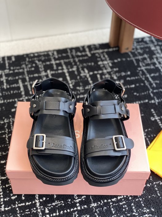 Сандалі жіночі