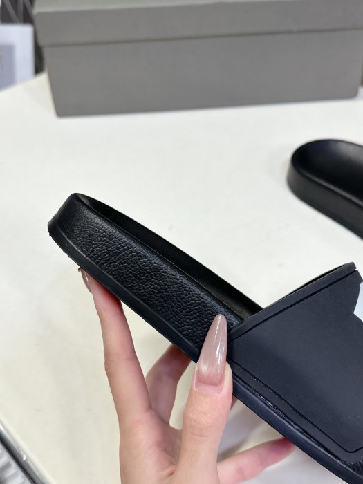 Шльопанці фото 9