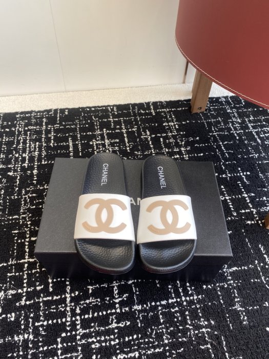 Шлепанцы женские