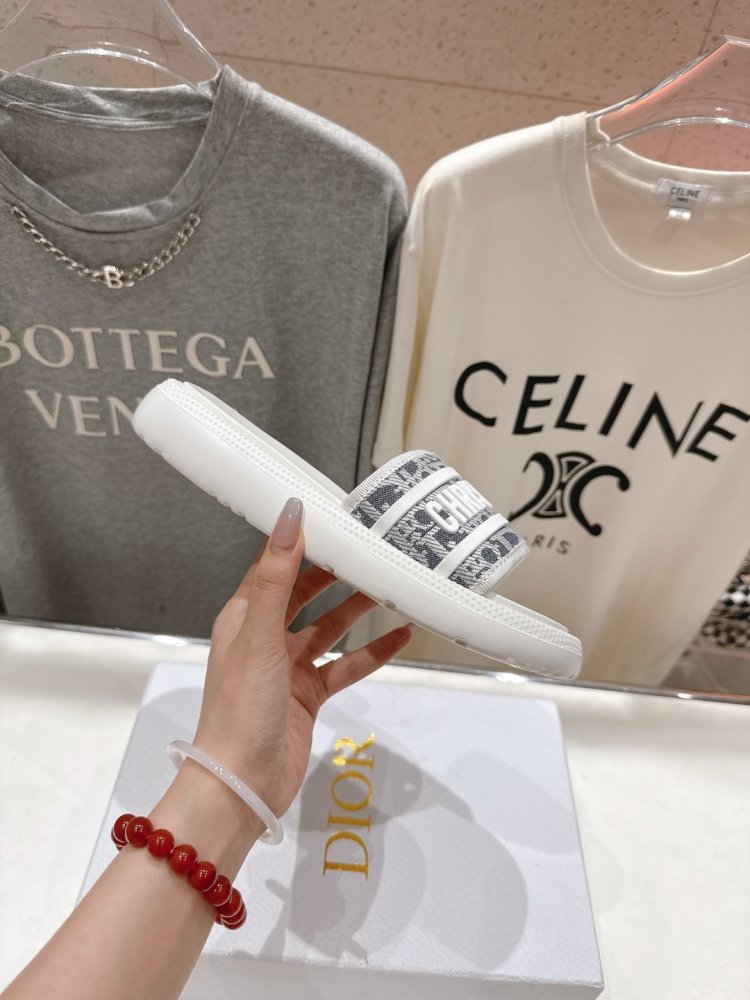 Шльопанці жіночі фото 5