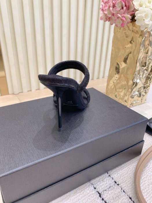 Босоножки фото 5