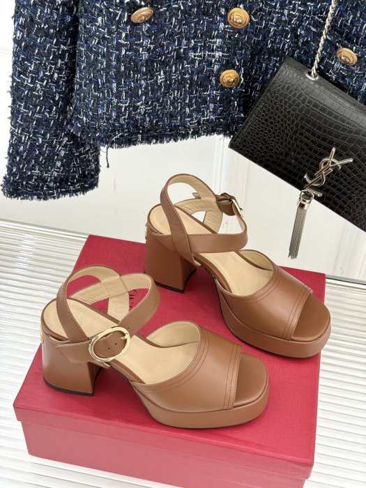 Босоножки фото 3