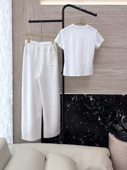 Костюм женский фото 2