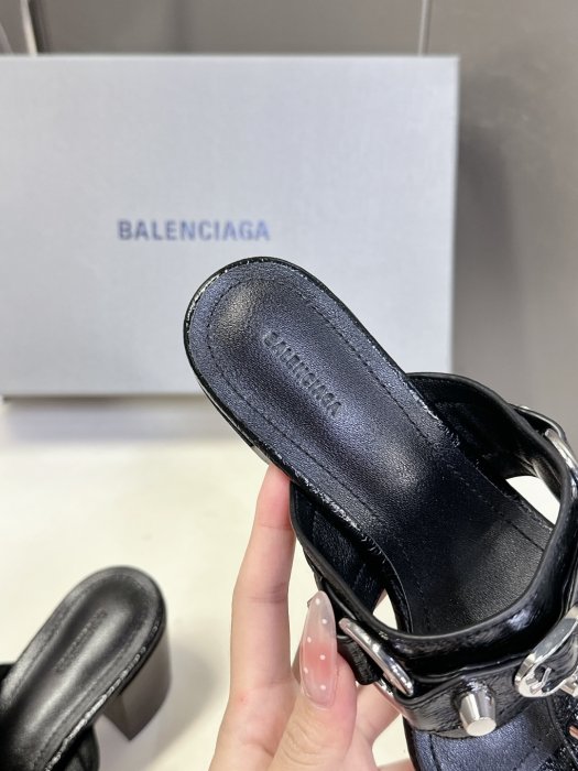 Босоножки фото 7