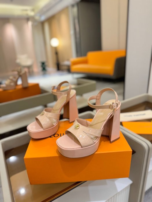 Босоножки фото 3