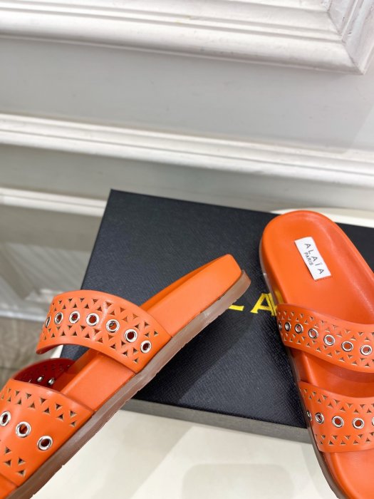 Шльопанці жіночі фото 8