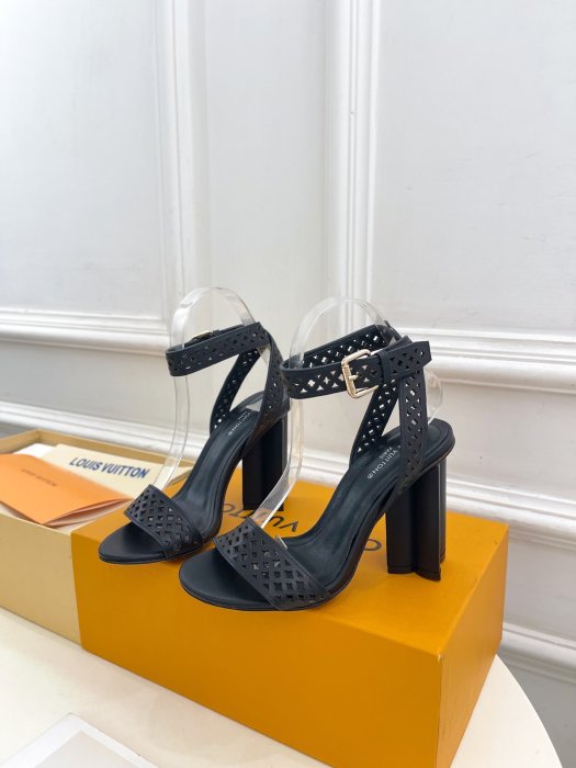 Босоножки фото 3