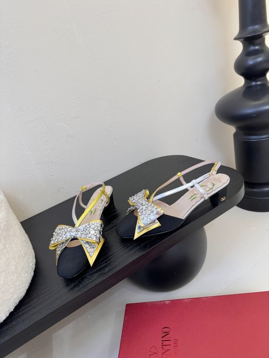 Босоножки фото 3