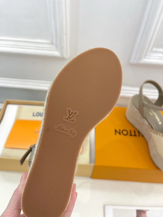 Босоножки фото 9