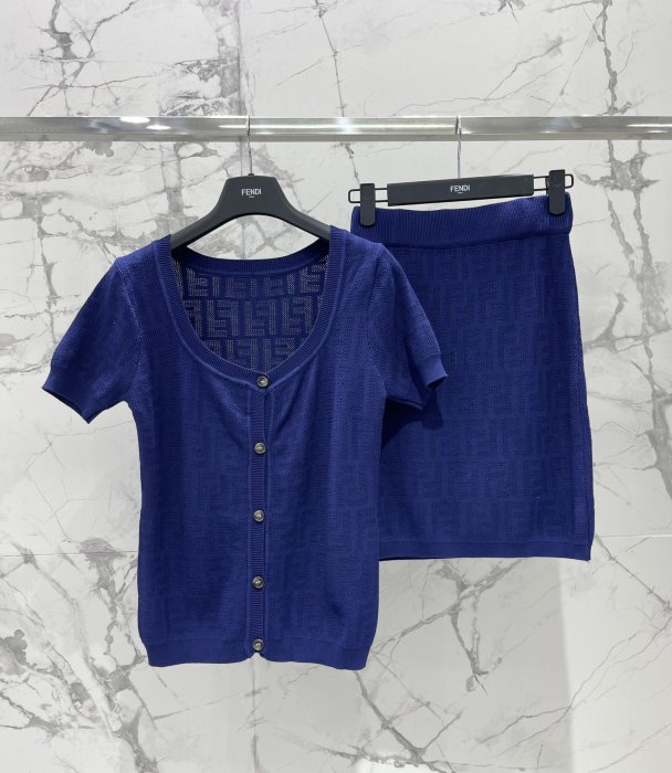 T-shirt women's фото 2