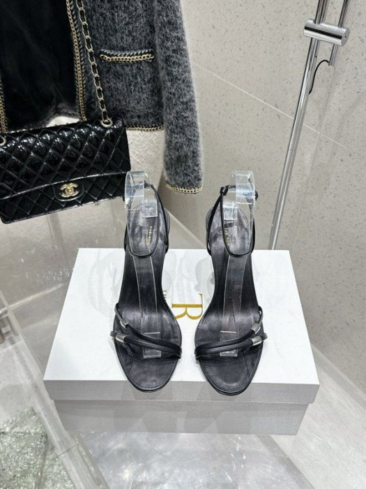 Босоножки фото 8