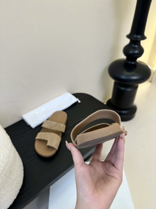 Шлепанцы женские фото 6