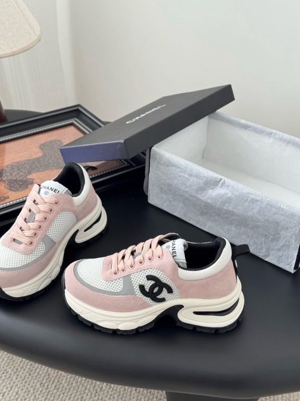 Кроссовки женские фото 2