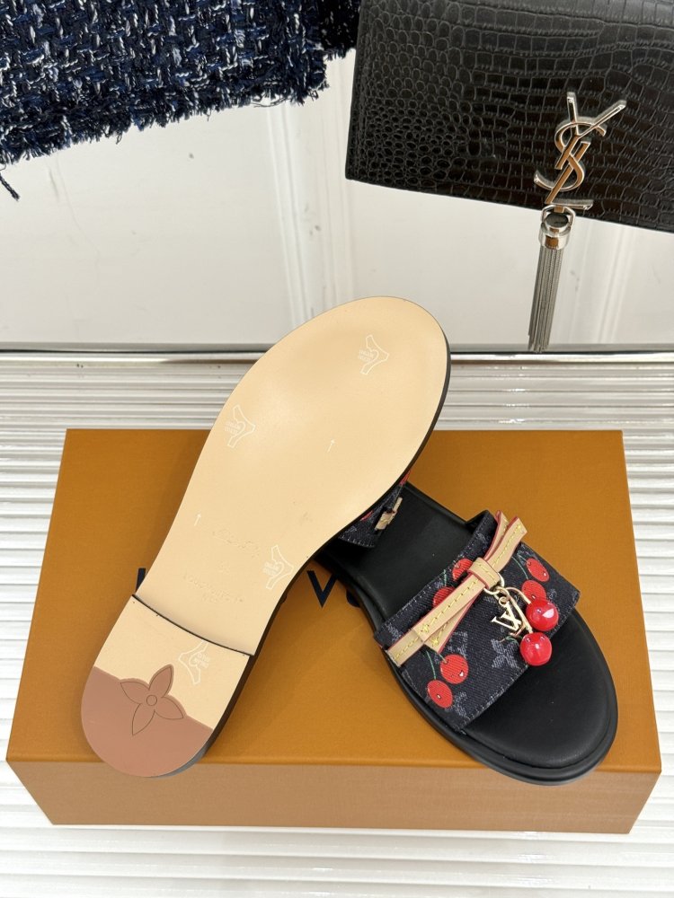 Шлепанцы женские фото 9