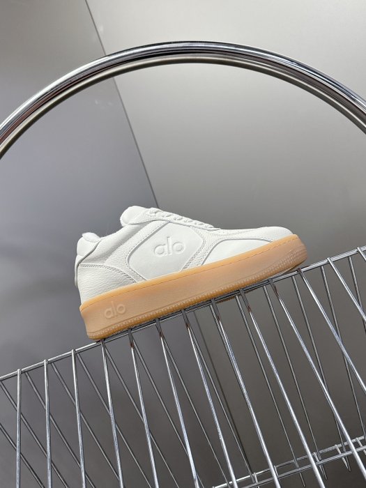 Кроссовки женские фото 5