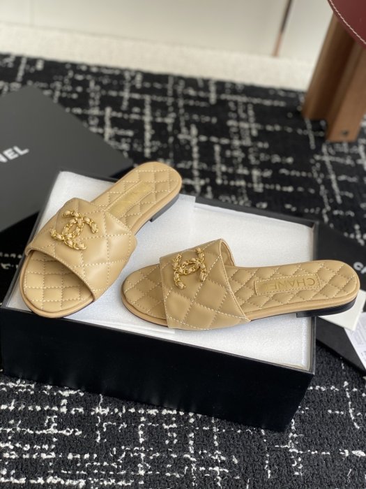 Шлепанцы женские фото 3