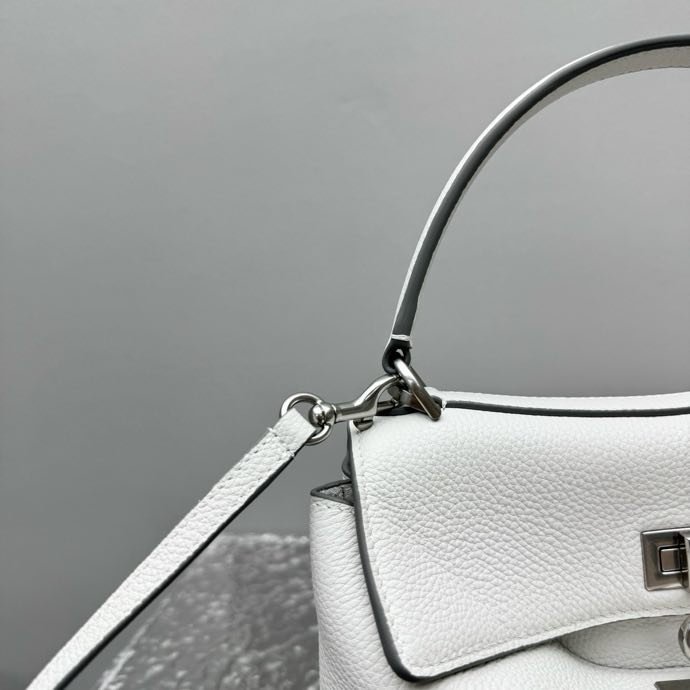 Сумка кожаная белая Silver Rodeo Mini Tote 23 см фото 6
