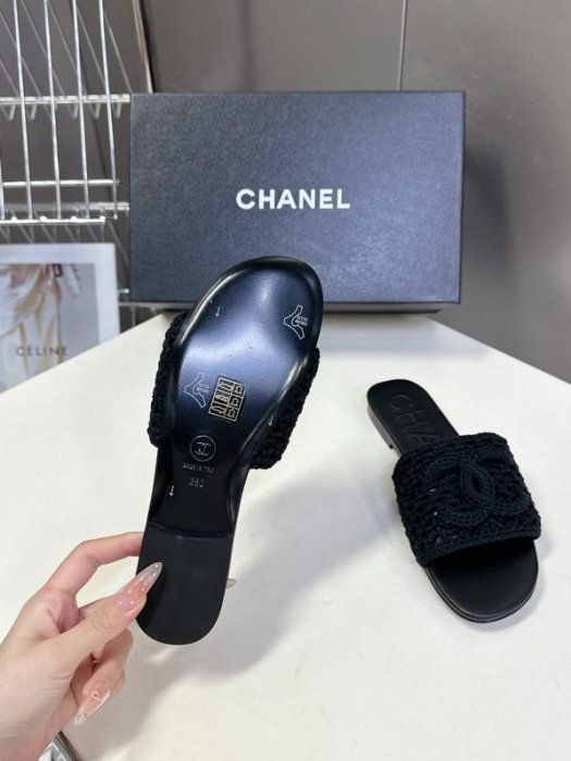 Шлепанцы женские фото 9